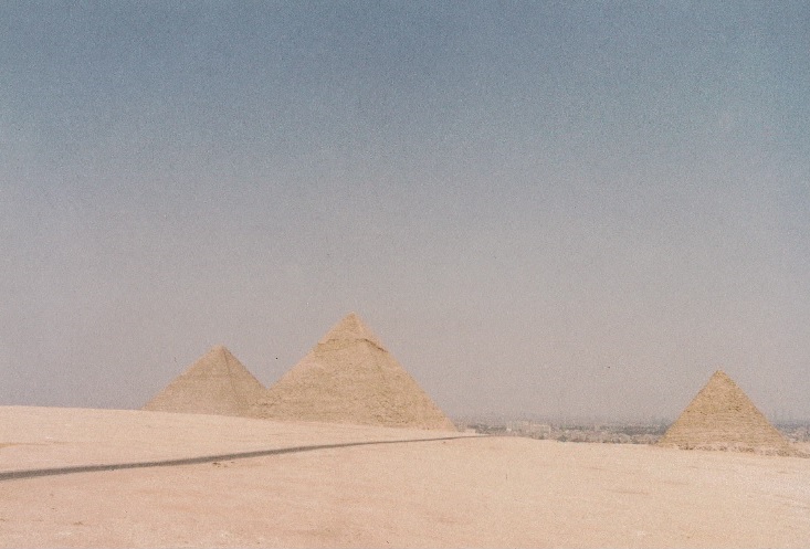 1994年のエジプト旅行で撮影したピラミッド